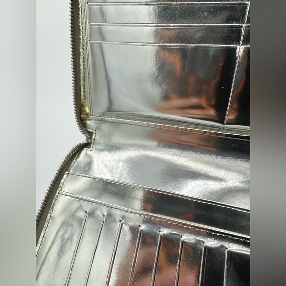 CHANEL Matelasse Rare Metallic Patent Leather Zip Around Wallet or Clutch - Picture 7 of 7